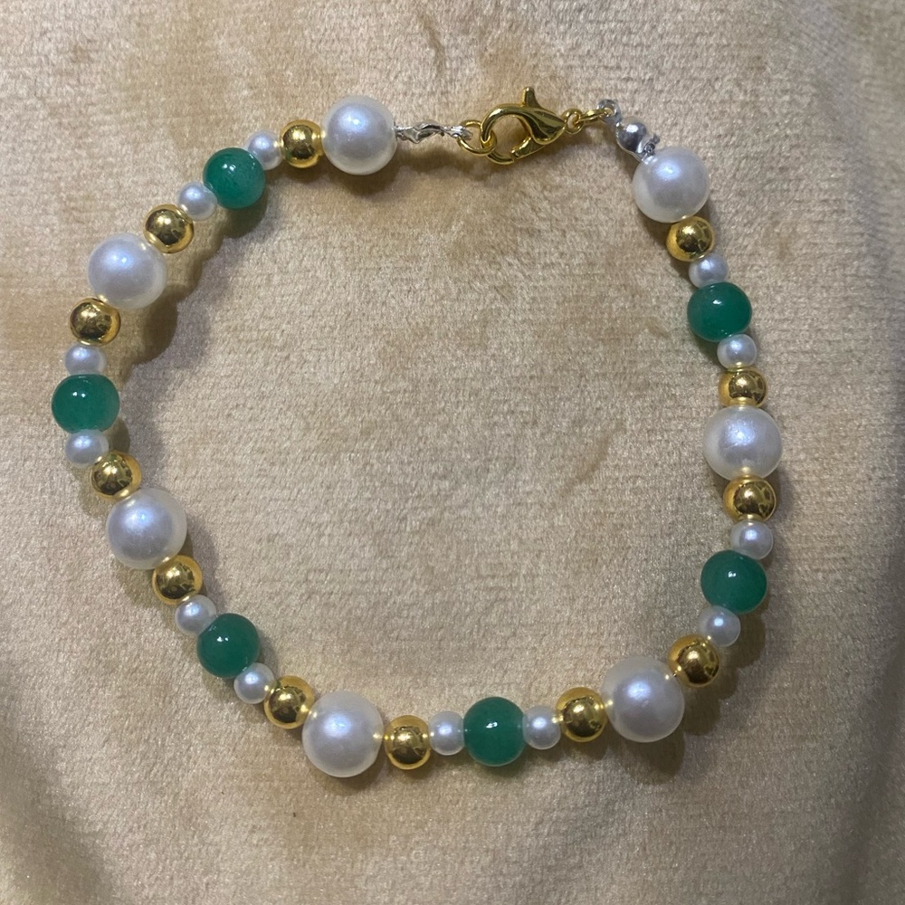 Gorgeous Handmade Gold and Green Beaded Bracelet